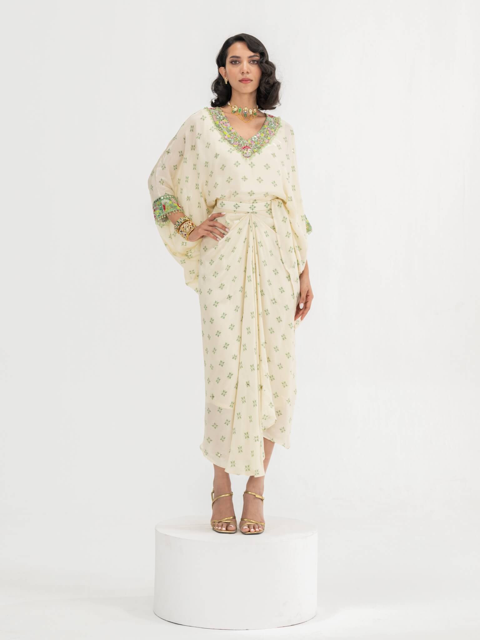 Rang 2.0 Cream Dotted Toga Cape And Skirt